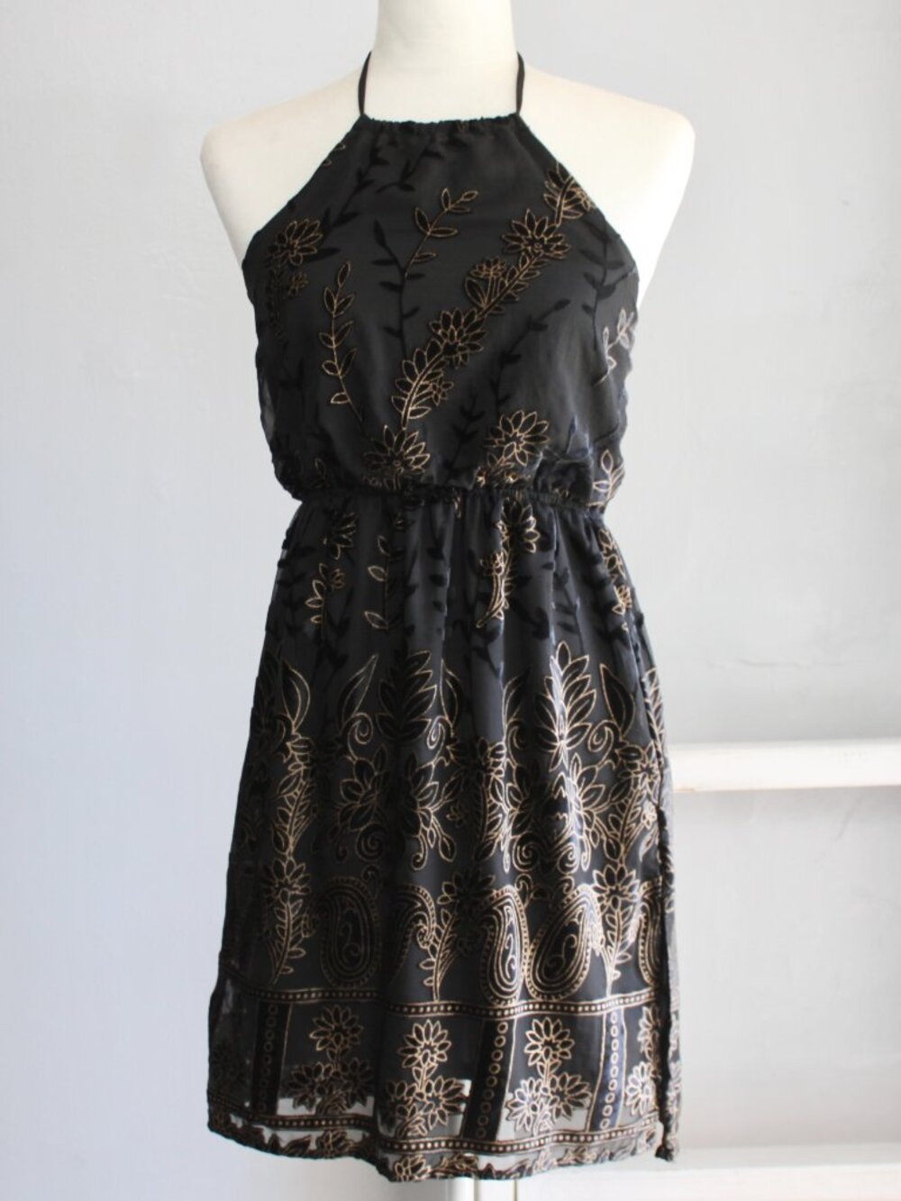 Sadie & Sage Black Metallic Burnout Velvet Halter High-Neck Mini Dress sz Small